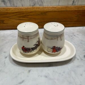 Vintage Hallmark Christmas salt & Pepper Shakers with Tray